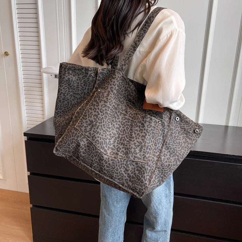 Trendy Women's Leopard Tote Bag gray 1